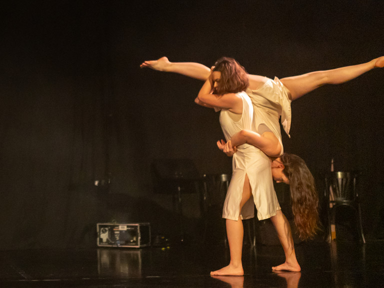 TANZPERFORMANCE mit EDGE Dance Project e.V. TANZPERFORMANCE mit EDGE Dance Project e.V.