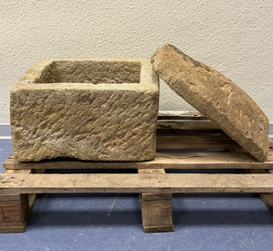 Bestattungsbehälter aus der römischen Zeit Steinkiste mit Deckel, als Bestattungsbehälter aus der römischen Zeit