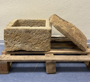 Steinkiste mit Deckel, als Bestattungsbehälter aus der römischen Zeit 