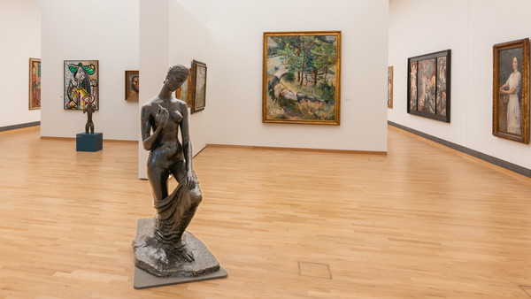 Blick in den Ausstellungsraum Kunst der Moderne