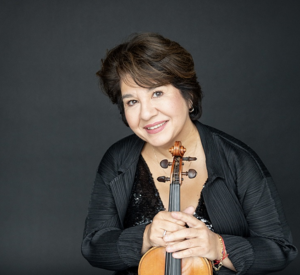 Mihaela Martin Mihaela Martin mit Violine