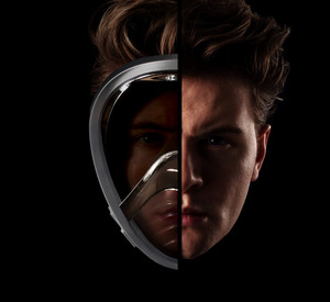 Kopf von Moritz Koch, fotografisch mit einer Maske entfremdet